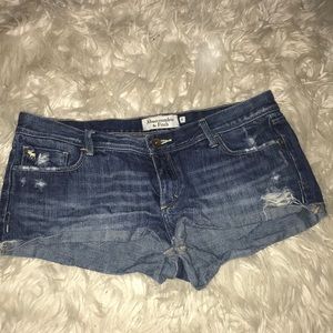 ABERCROMBIE DISTRESSED DEMIN SHORTS